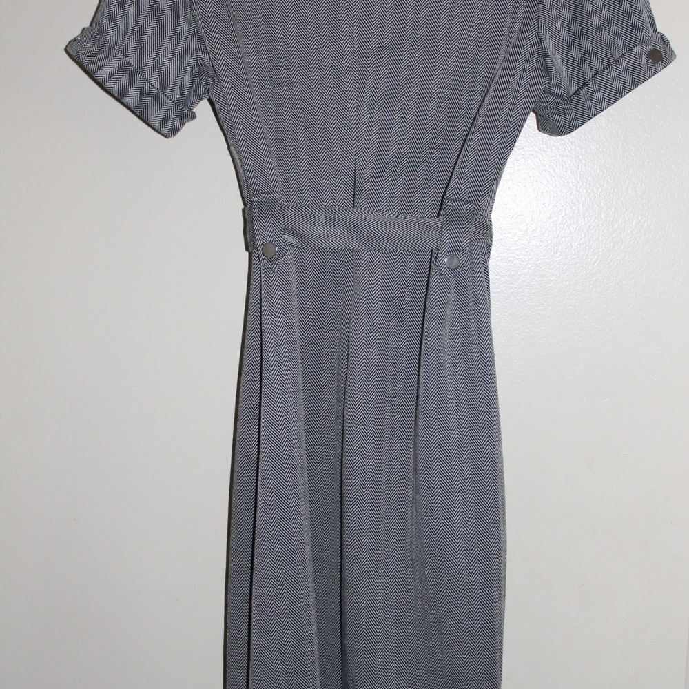 Must Go! 👋🏽 Black and White patterned dress 😊 - Picture 5 of 8